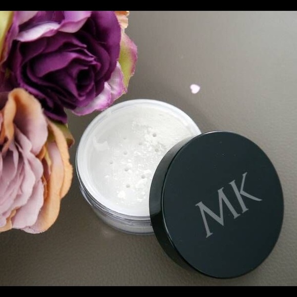 Mary Kay® Translucent Loose Powder - Picture 2 of 3